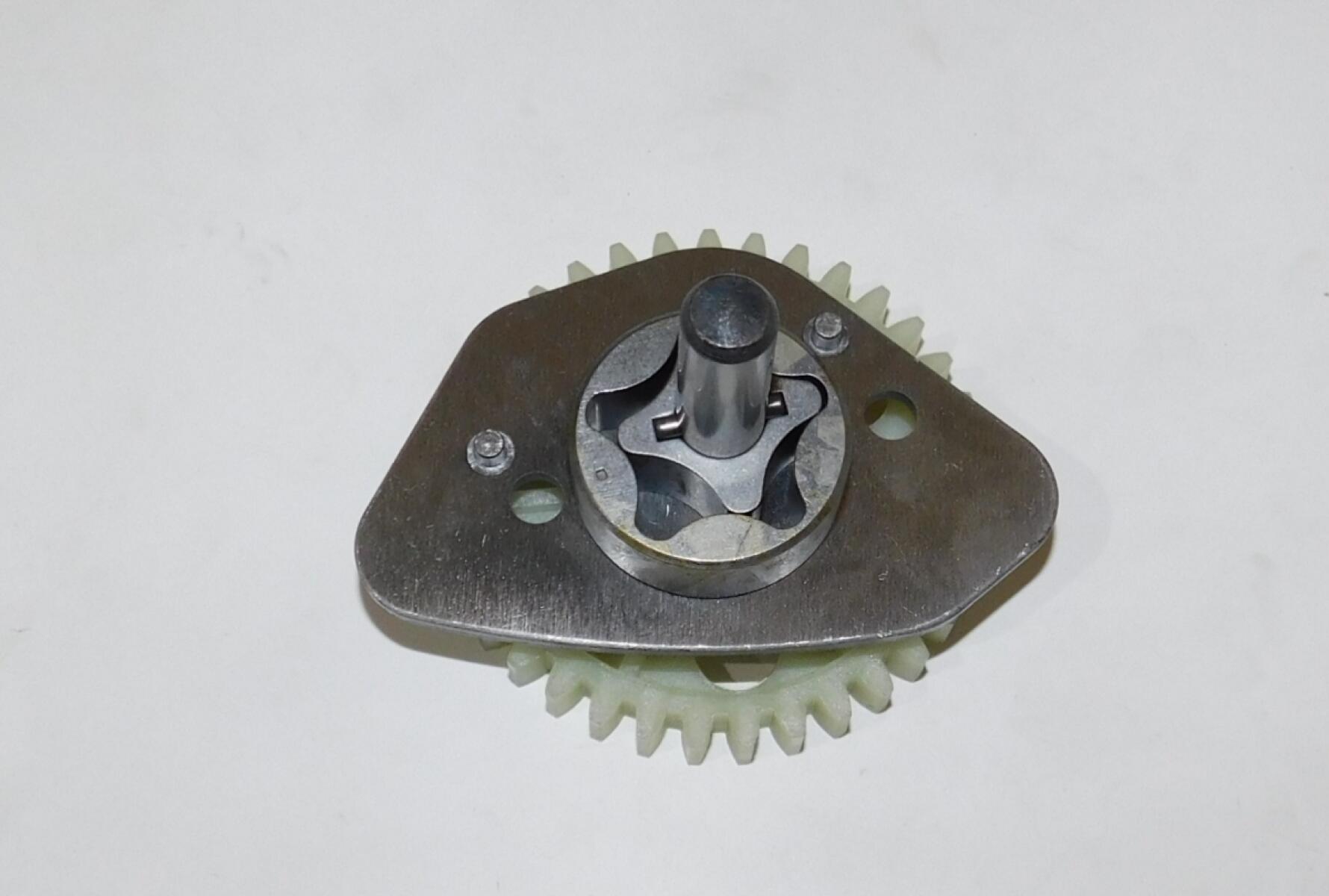 Насос масляный SGG 10000(..),2V78F-2 / Oil pump Assy (15100) Насос масляный SGG 10000(..),2V78F-2 / Oil pump Assy (15100)