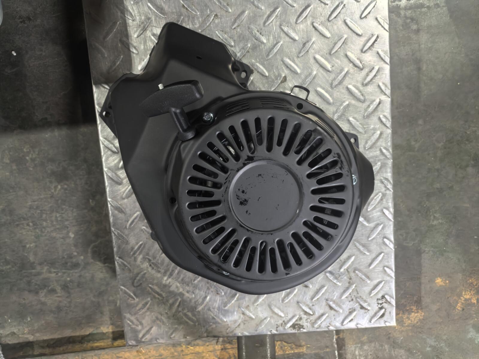 Стартер ручной в сборе с кожухом маховика SGG 8000(..),KM192F / Recoil starter assy (03.12.28100-19201-H2H201) Стартер ручной в сборе с кожухом маховика SGG 8000(..),KM192F / Recoil starter assy (03.12.28100-19201-H2H201)