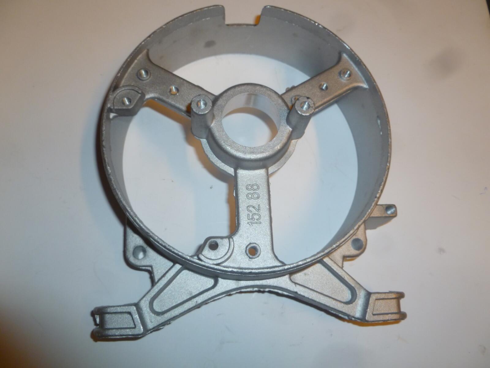 Крышка альтернатора опорная (под подшипник,лапы) SGG1000L / Bracket Крышка альтернатора опорная (под подшипник,лапы) SGG1000L / Bracket