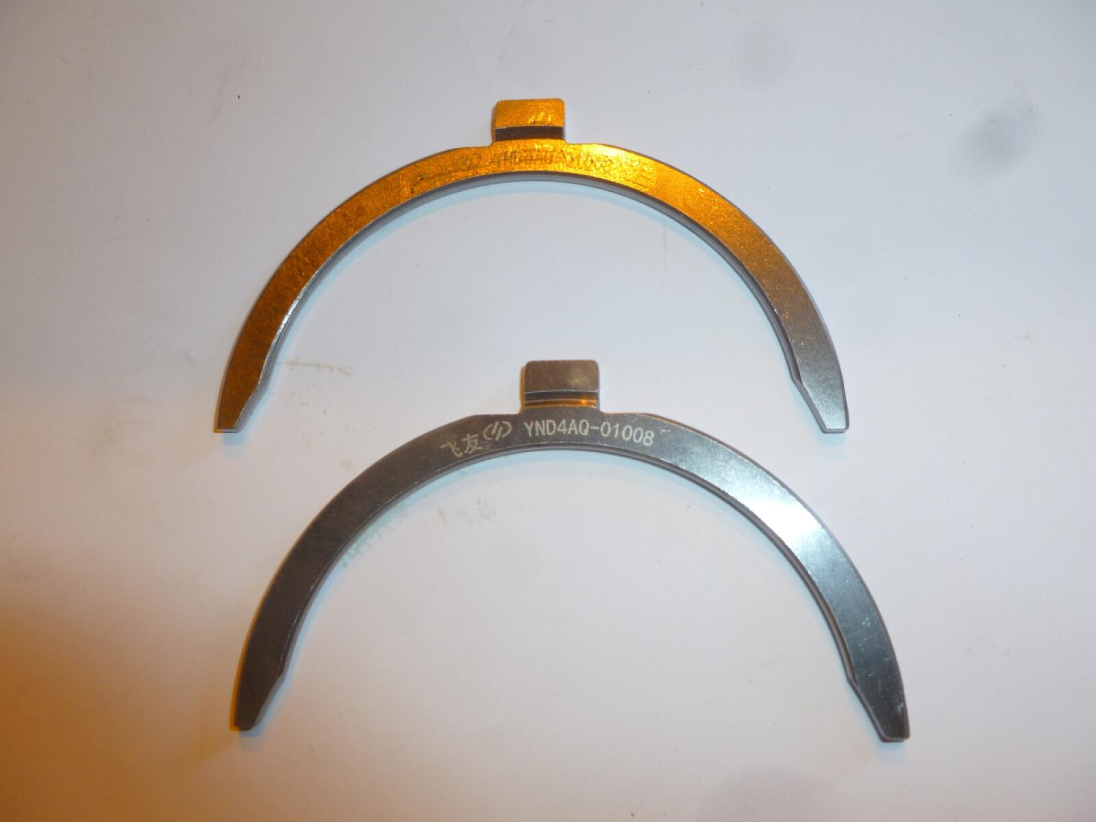 Полукольцо упорного подшипника коленчатого вала нижнее TDY 15 4L/Lower thrust piece of crancshaft